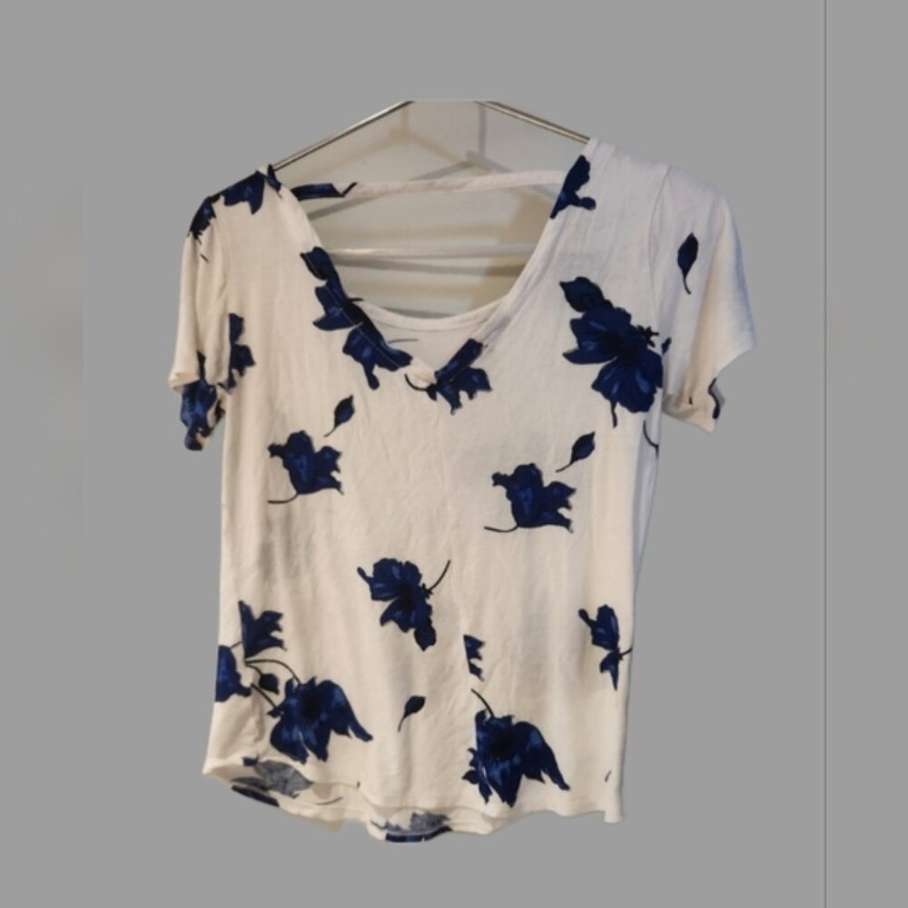 Floral Blue and White Women's Top‎